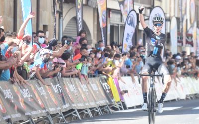 Bardet llega en solitario a Espinosa y es el nuevo líder